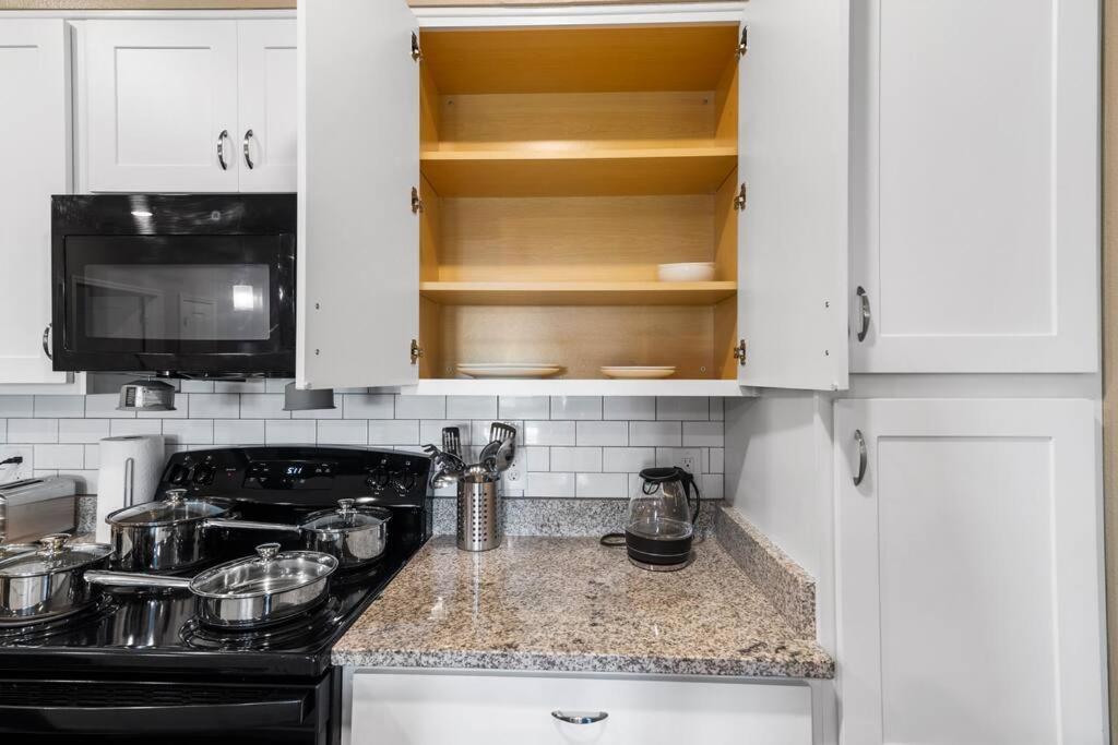 Elegant 1Br/1Ba Condo With Pool, Gym And Laundry 멜버른 외부 사진