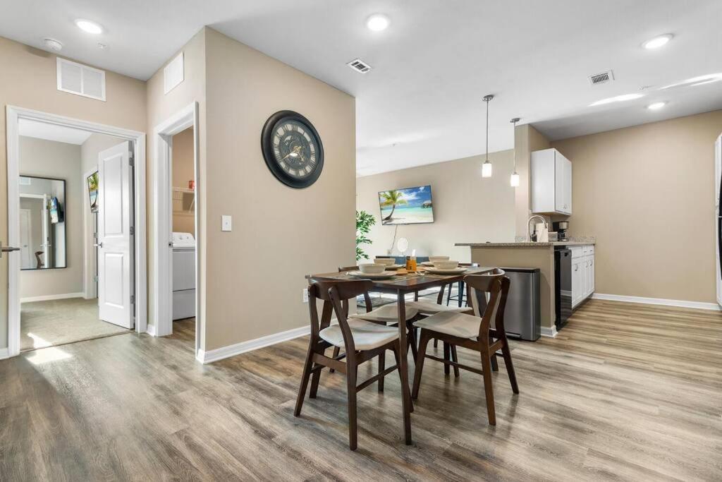Elegant 1Br/1Ba Condo With Pool, Gym And Laundry 멜버른 외부 사진
