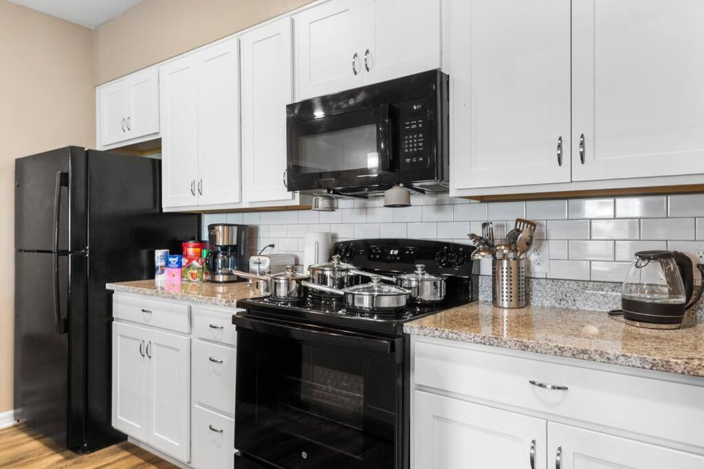 Elegant 1Br/1Ba Condo With Pool, Gym And Laundry 멜버른 외부 사진